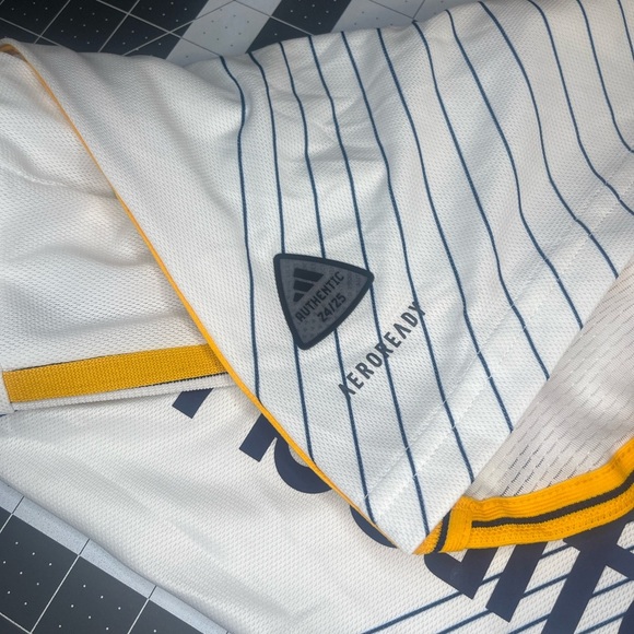 Adidas LA GALAXY
24/25
AUTHENTIC - Picture 7 of 10